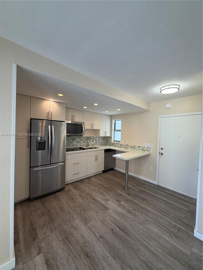 Building Photo - 1340 Lincoln Rd