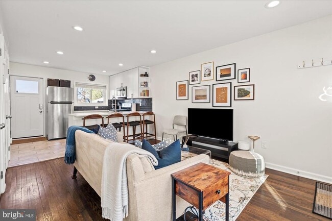 Building Photo - 134 35th St NE