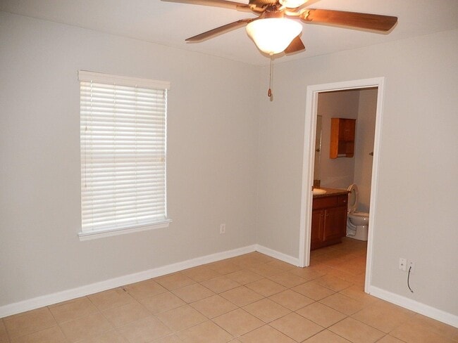 Building Photo - 600 Ponderosa Cir