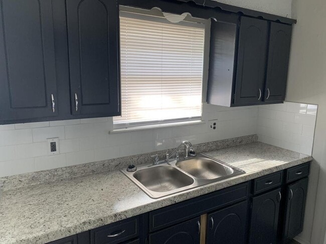 Building Photo - 9432 NE 14th St