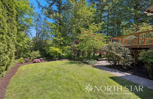 Building Photo - One Level Living in Lake Oswego