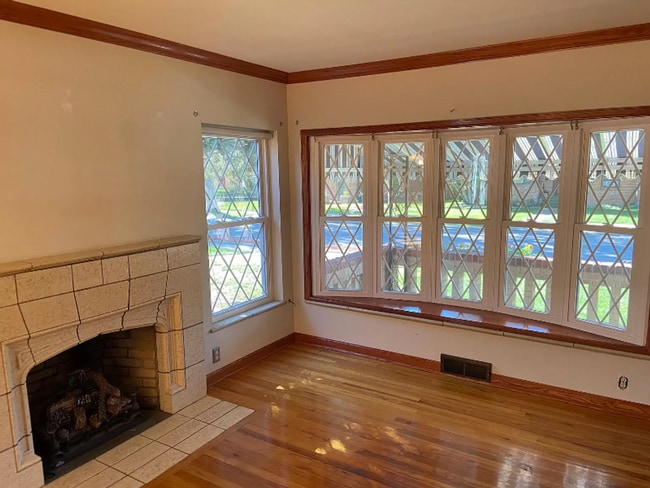 Building Photo - *COMING 9/15/2026* 3 Bedroom 2 Bathroom Single Family Home in the Avenues!!
