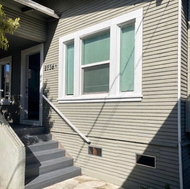 Building Photo - 2732 Union St