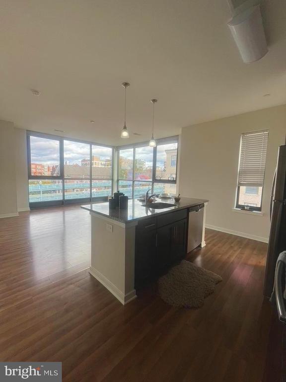 Building Photo - 401 Race St