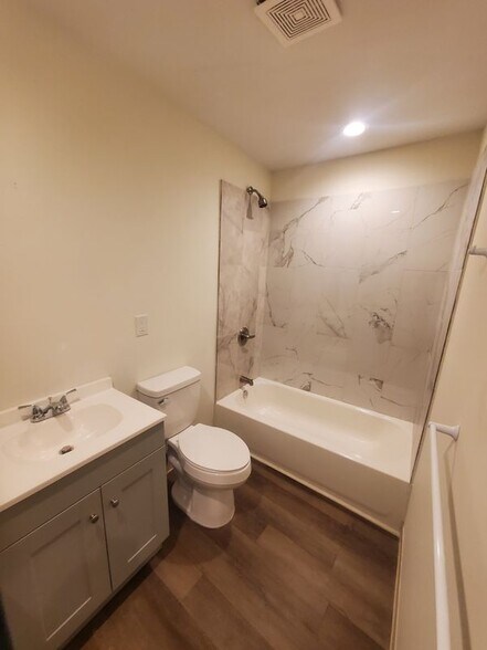 Building Photo - 641 Washington St