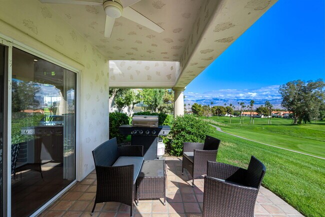 Building Photo - 270 Vista Royale Cir E