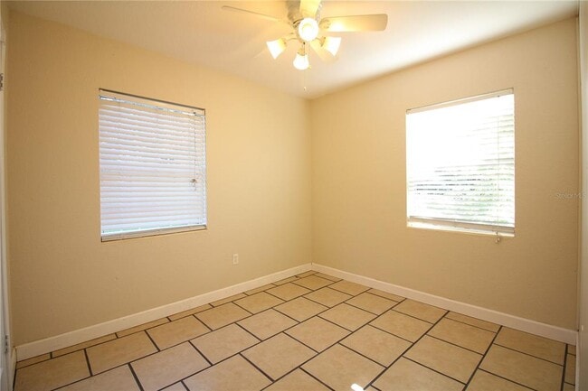 Building Photo - 4336 Hedge Dr E