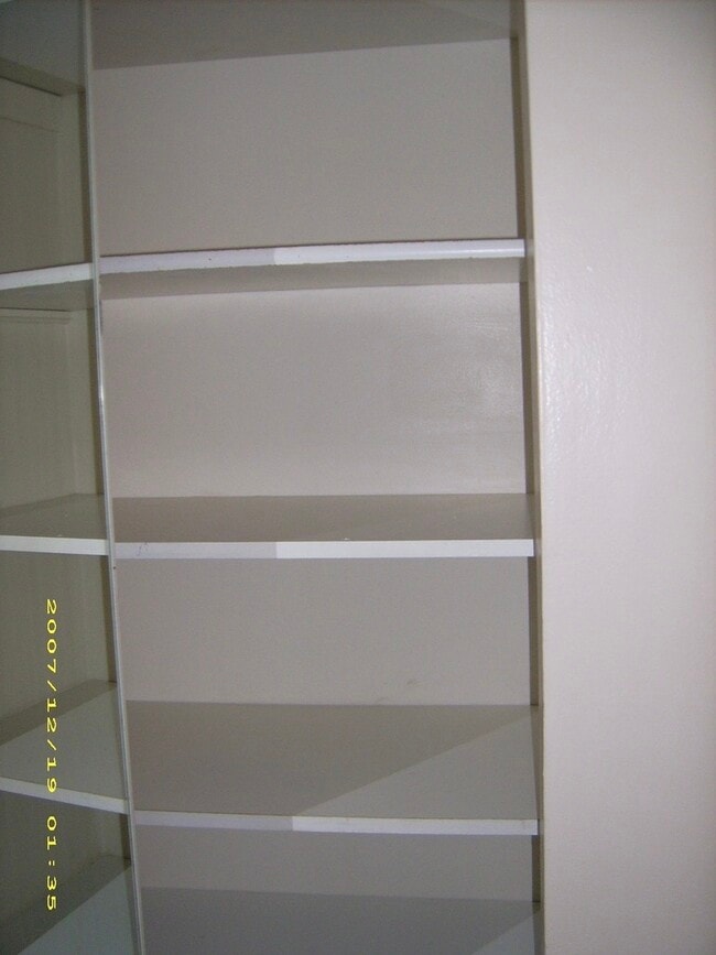 Building Photo - 115 E Dundee Rd