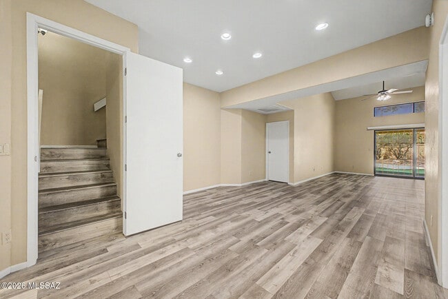 Building Photo - 5250 Woodspring Dr