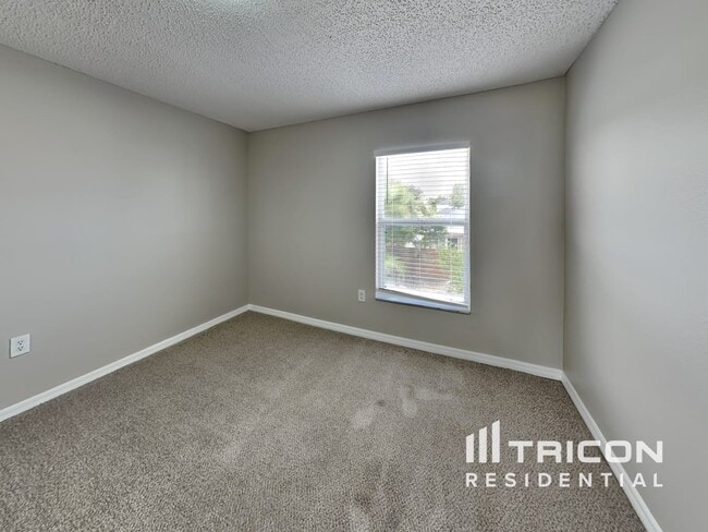 Building Photo - 12610 Lake Vista Dr