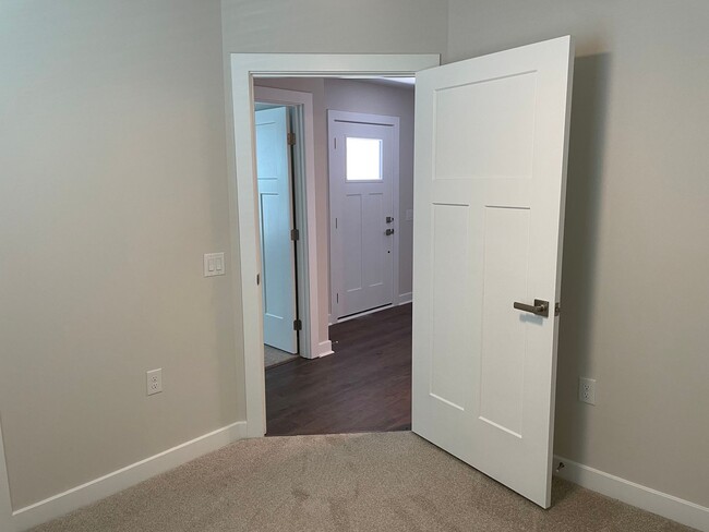 Building Photo - 3 Bedroom 2 Bathroom House In Hickman's Cr...