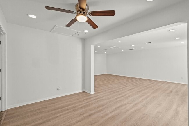 Building Photo - 1132 18th Ave N