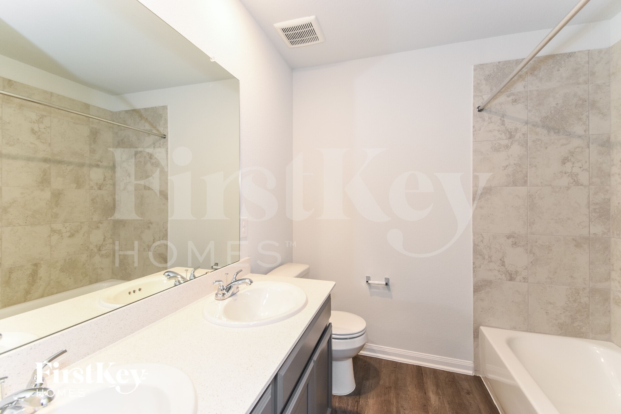 Building Photo - 321 Lk Wy Cir