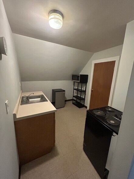 Building Photo - 21 Milton Ave