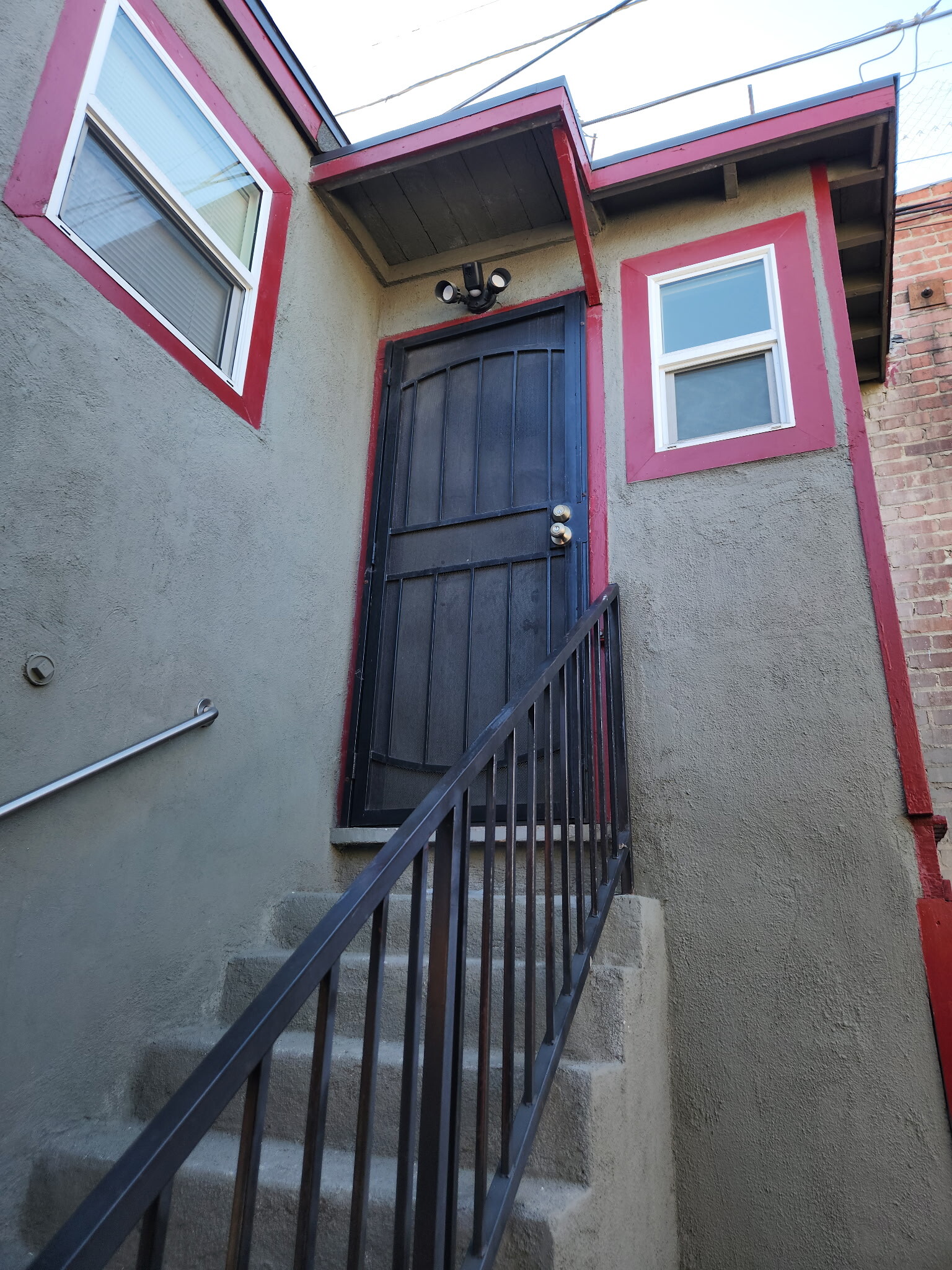 Building Photo - 716 1/2 W 60th St