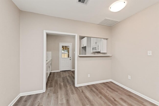 Building Photo - 1113 8th St
