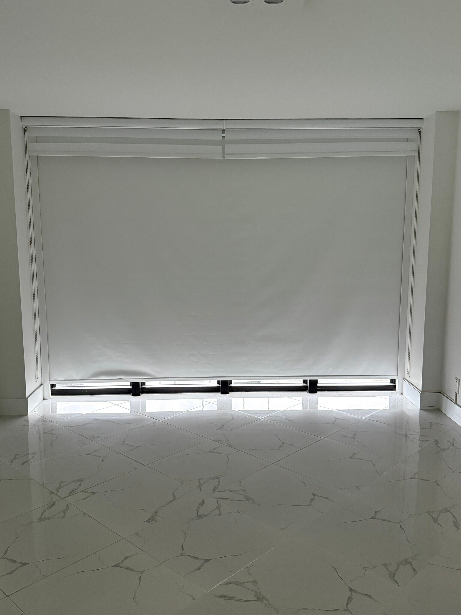 MASTER BD (electric blackout curtain) - 780 NE 69th St