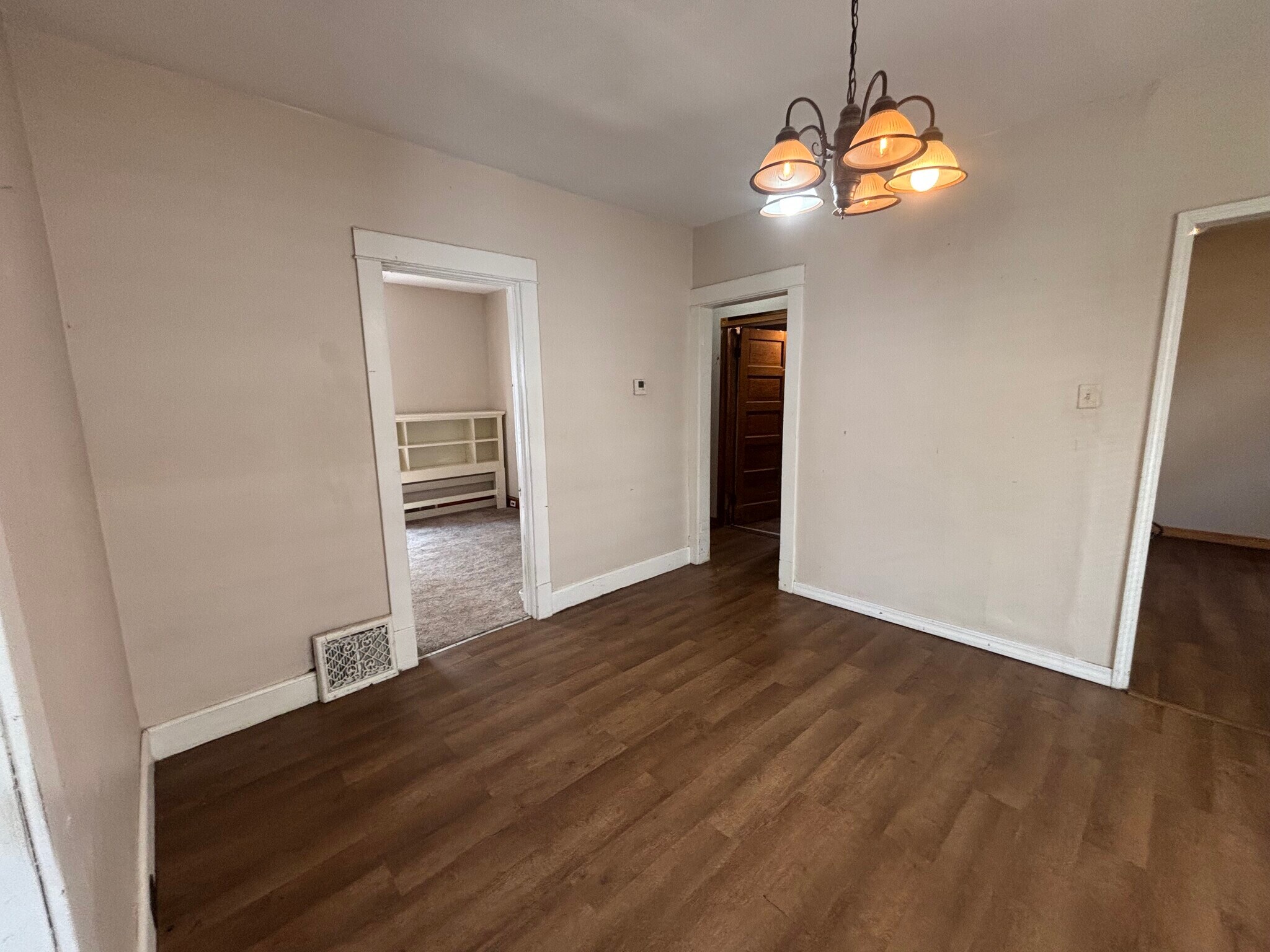 Building Photo - 1316 W 91st St