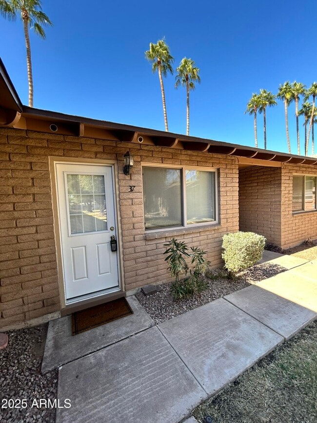 Building Photo - 3031 S Rural Rd