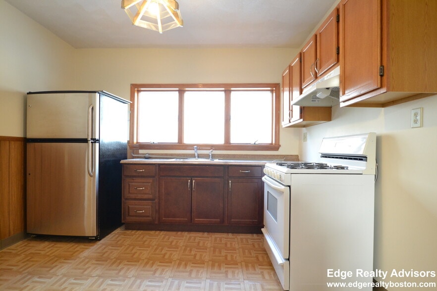 Building Photo - 39 Montfern Ave