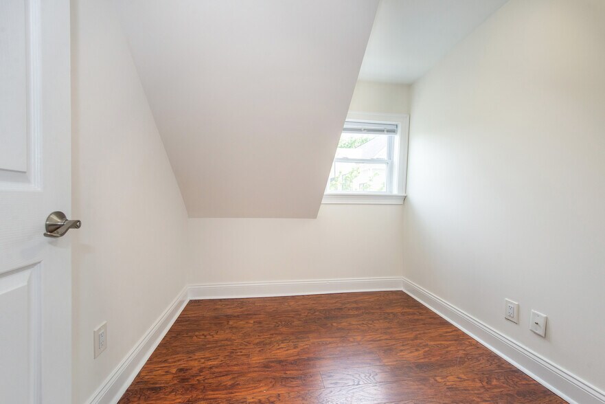 den - 49 Greenwood Ave