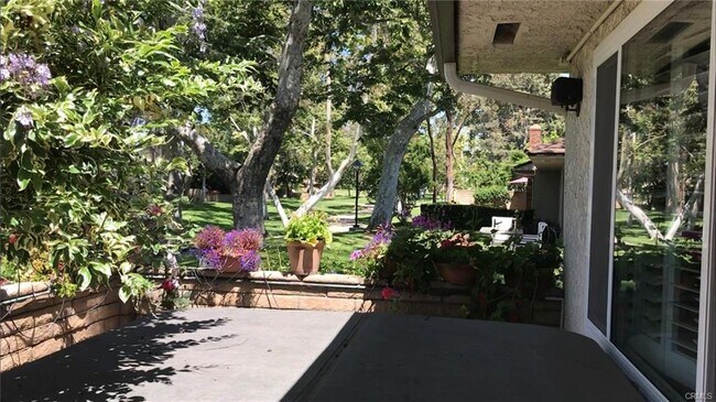 Building Photo - 5201 Thorn Tree Ln