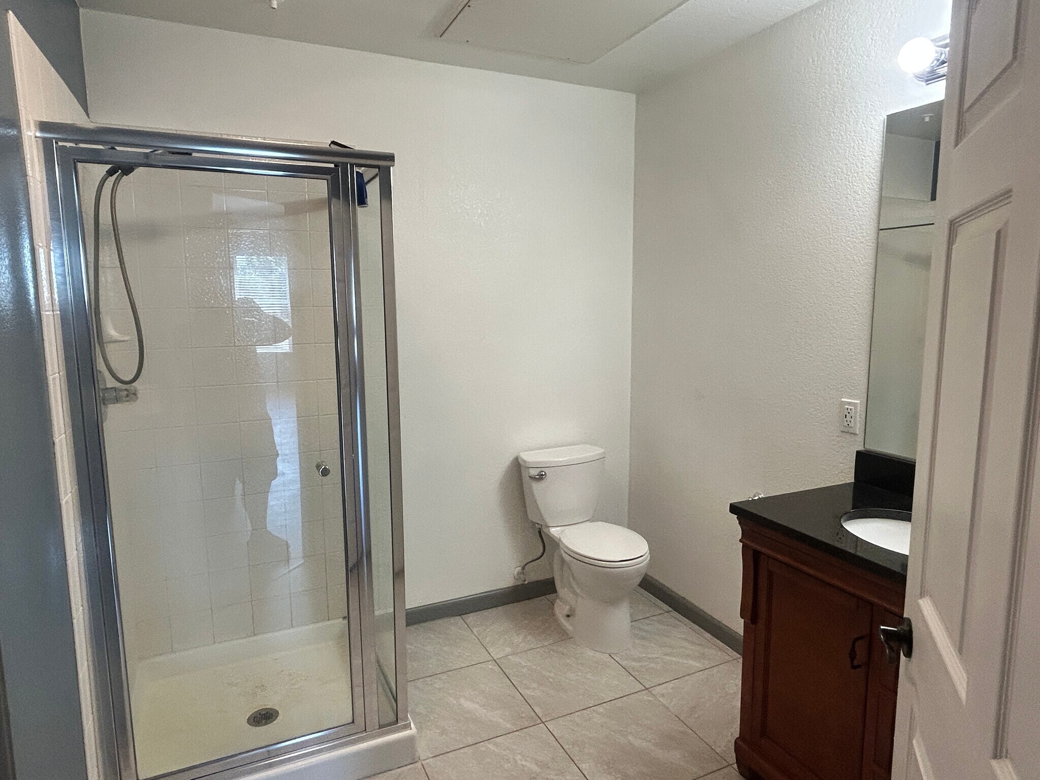Guest Bath - 15475 Andrews Dr