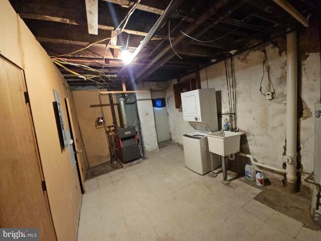 Building Photo - 5736 Woodcrest Ave