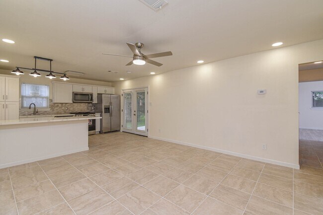 Building Photo - 5003 Denoron Dr