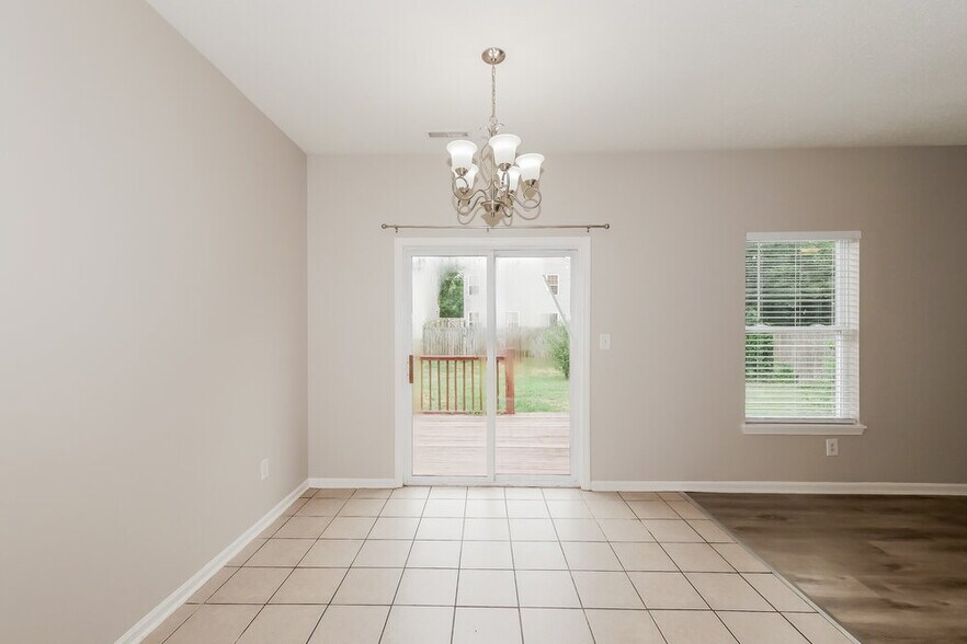 Building Photo - 7204 Parklake Pl