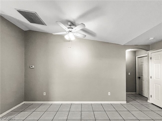 Building Photo - 1215 SE 8th Ave