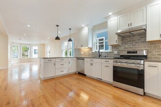 Building Photo - 48 W Tremlett St