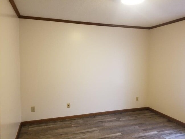 Building Photo - 117-B E John St