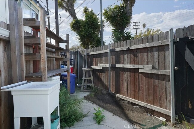 Building Photo - 1641 S Longwood Ave