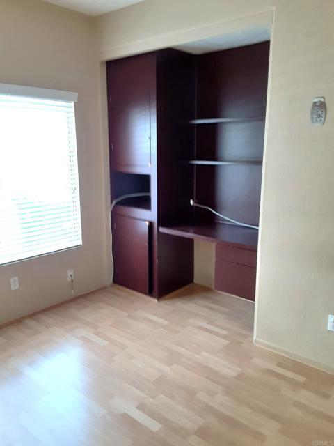 Building Photo - 586 Parkside Dr