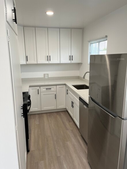 Building Photo - 3633 Kelton Ave