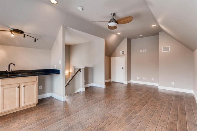 Building Photo - 906 Juniper St