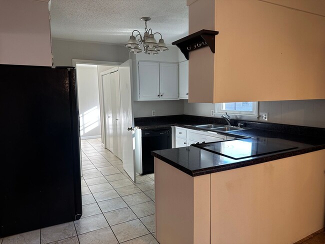 Building Photo - 4 Bedroom 1 1/2 Bath for Rent W/ Converted...