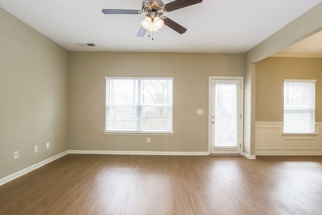 Building Photo - 520 Hill Crest Cir