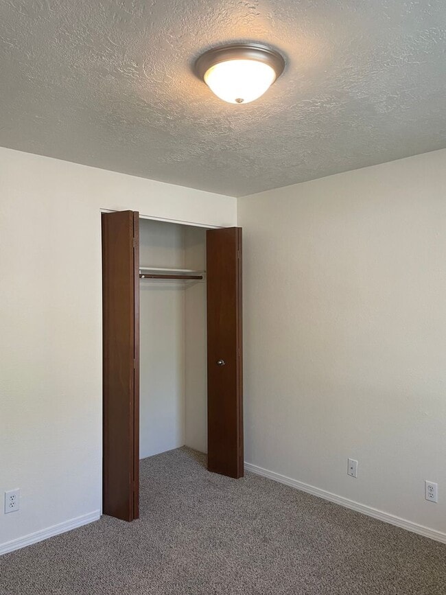 Building Photo - 3 bed 2 bath house in South Salem!