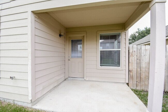 Building Photo - 9602 Siano Pines Dr