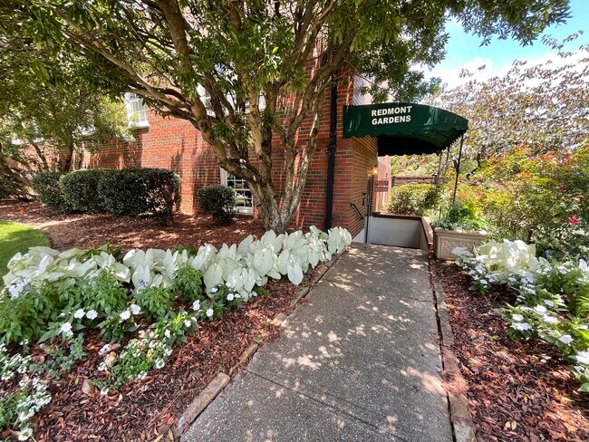 On-site Management - 2851 Thornhill Rd