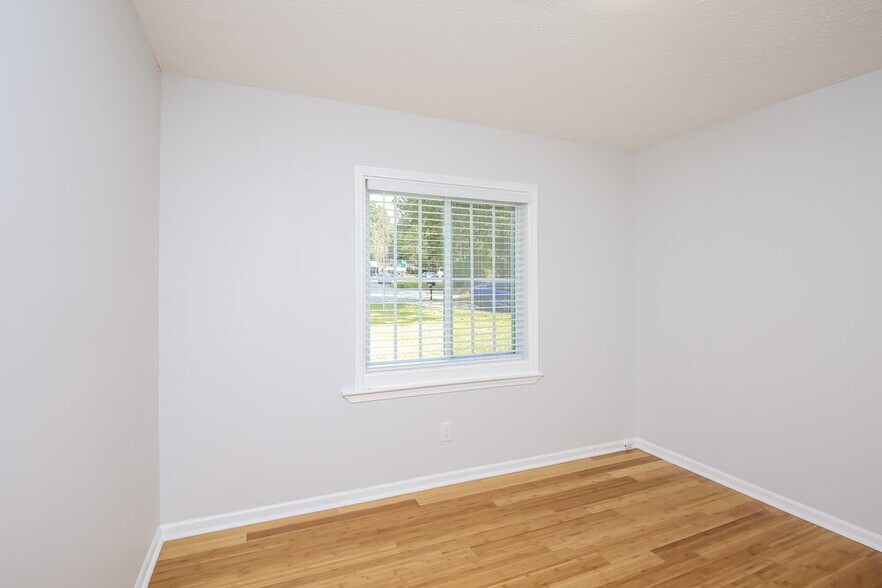 Building Photo - 1890 Lamplighter Way