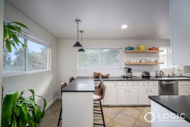 Building Photo - 3760 E Millstream Dr