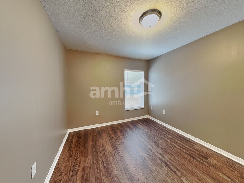 Building Photo - 22611 Roderick Dr