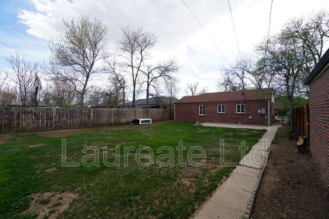 Building Photo - 2534 Niagara St
