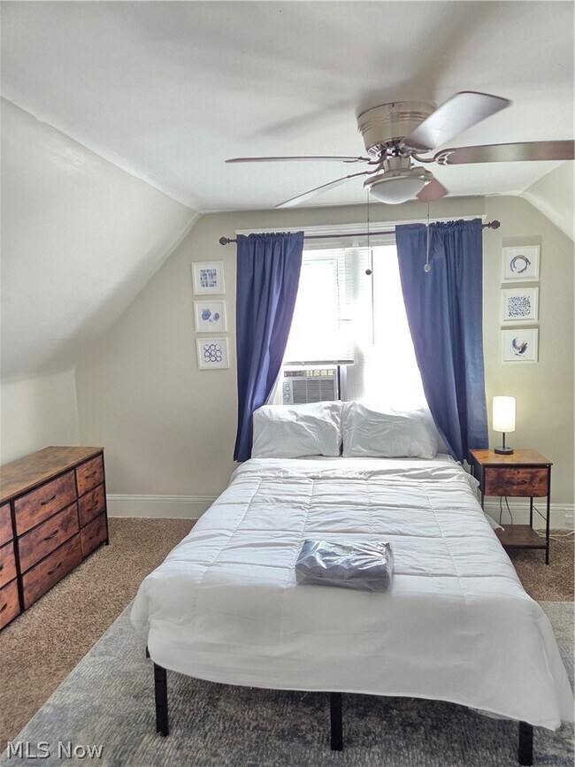 Building Photo - 1450 E 110th St