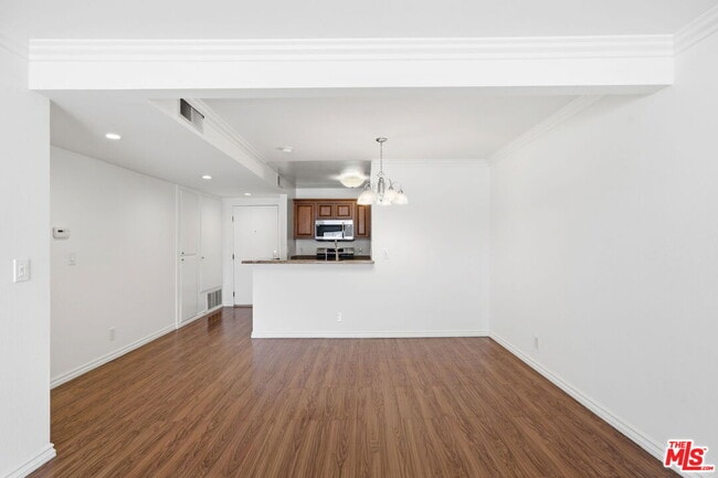 Building Photo - 909 Croft Ave