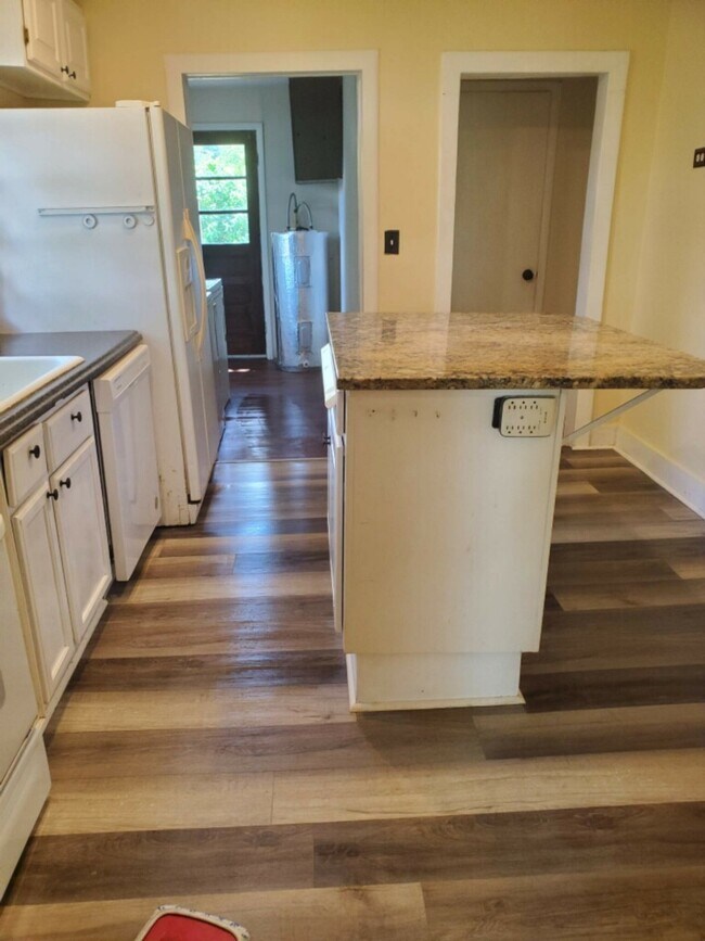 Building Photo - 18 S Foley St