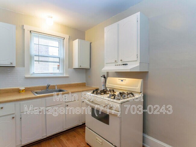 Building Photo - 59 King St